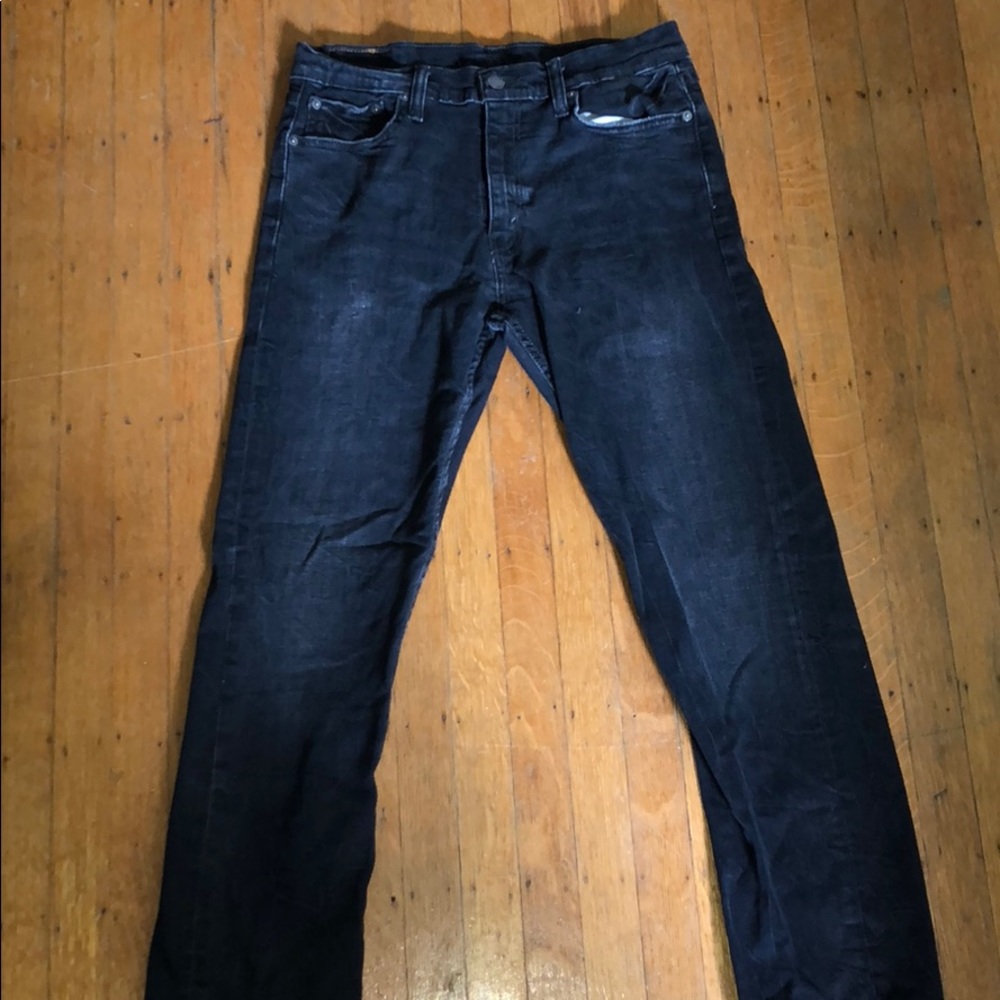 LEVI Men’s Black Denim Jeans. Width: 32 Length: 30